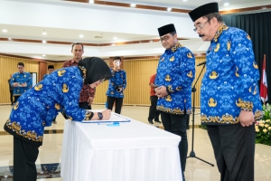 Teuku Riefky Harsya