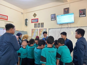 Mahasiswa UMG Kenalkan Hemat Energi dan Teknologi Mikrokontroler di MI Banin Manyar