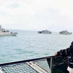 Presiden Prabowo Saksikan Demo Laut Spektakuler TNI AL di Teluk Jakarta
