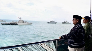 Presiden Prabowo Saksikan Demo Laut Spektakuler TNI AL di Teluk Jakarta