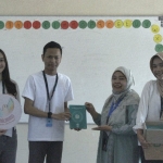 Econ dan Imajinasi Salurkan Bantuan 100 Al-Qur’an dan Alat Tulis ke Sekolah Pelosok Tahap Awal