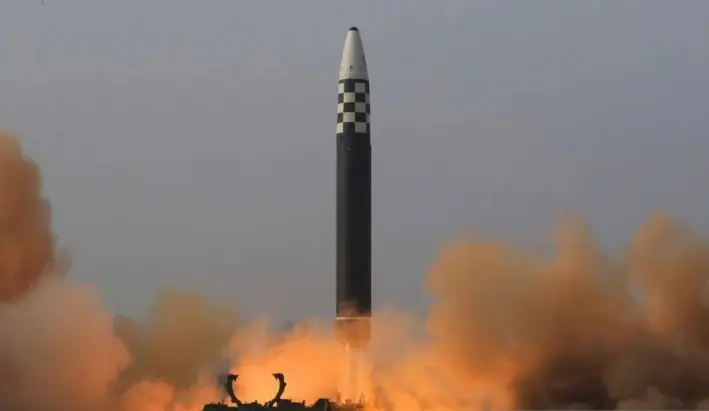 Korea Utara tembak rudal